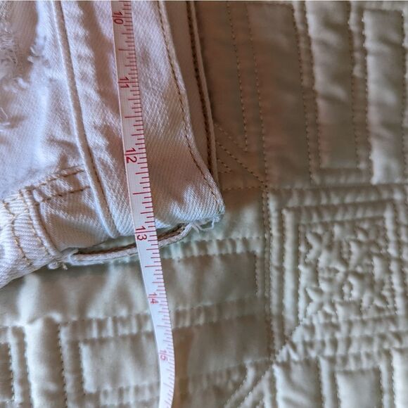 AMERICAN EAGLE White Distressed Cotton High-Rise Boyfriend Jean Shorts Size 0 - Picture 11 of 15